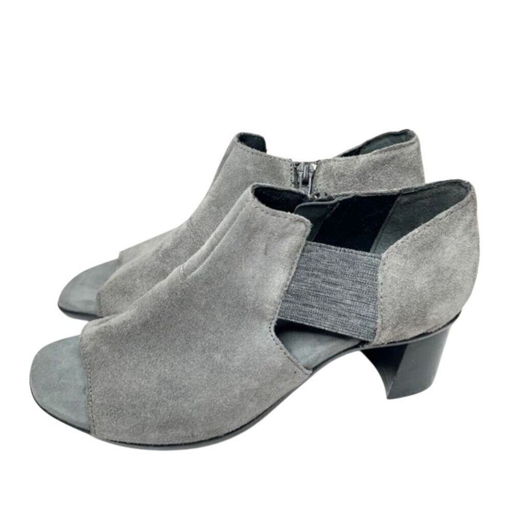 Munro Booties Size 6.5 Suede Sable Ash Gray Open‎ Toe Block Heel